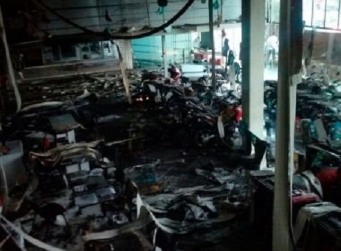 Incêndio atinge concessionária Honda Novo Tempo e provoca danos em mais de 80 motos