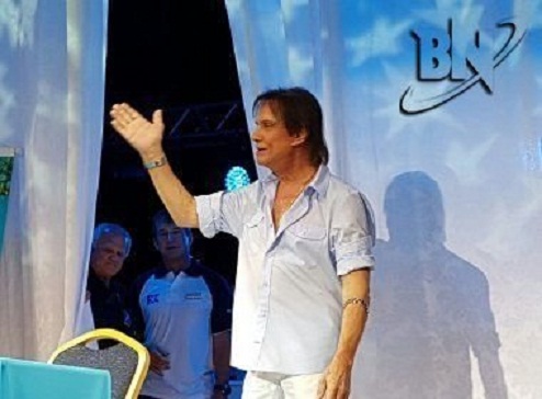 Roberto Carlos leva show ‘Emoções’ a Vitória da Conquista
