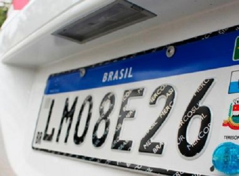 Placa Mercosul: Emplacadores alegam perseguição do Detran após denúncias ao MP