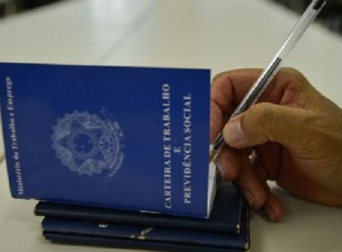 Pedidos de seguro-desemprego sobem 28% em junho; são 4 milhões no ano