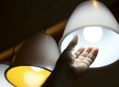 Energia elétrica é cara ou muito cara para 84% dos brasileiros, segundo pesquisa