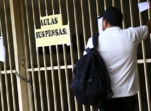 Com vetos, Bolsonaro sanciona MP que flexibiliza ano letivo de 2020