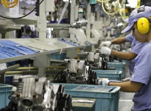 Indústria cresce em agosto, mas resultado é concentrado em petróleo, etanol e minério