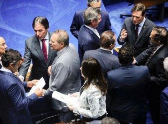 Congresso promulgou nesta quinta PEC que abre janela partidária de 30 dias