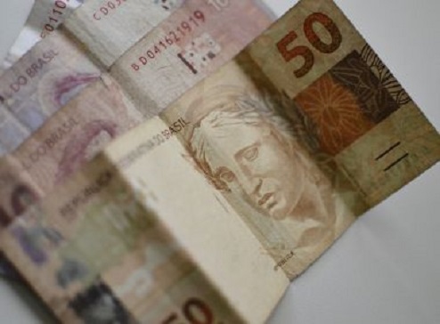 Pandemia prejudicou renda de 64% dos baianos; maioria não deixou de pagar contas