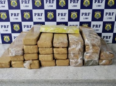 PRF prende casal com 30kg de maconha em Vitória da Conquista
