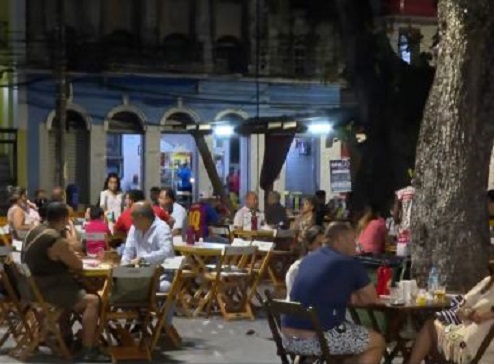 Novo decreto do governo deve permitir funcionamento de bares e restaurantes até 21h