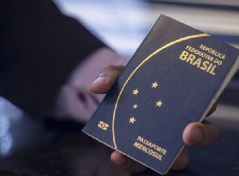 Bolsonaro assina decreto e libera visto para turistas de EUA, Austrália, Canadá e Japão