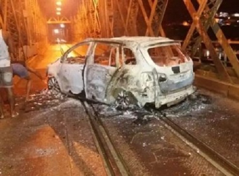 Cachoeira: Grupo explode agências e incendeia veículo em ponte e na BR-101