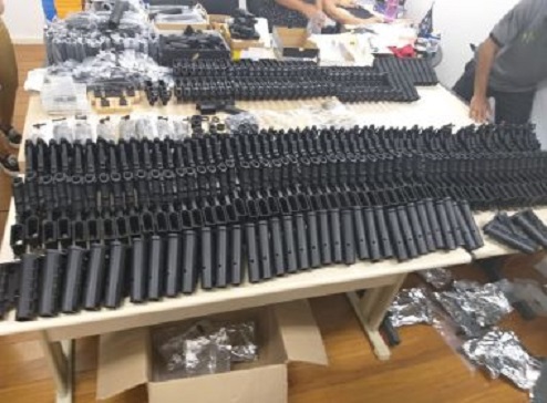 Polícia localiza 117 fuzis M-16 em casa de amigo do suspeito de atirar em Marielle Franco