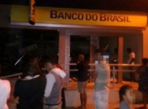 Tremedal: Quadrilha armada explode agências do Banco do Brasil e Correios
