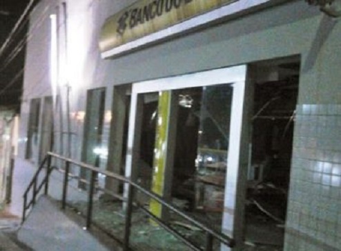 Quadrilha arromba e explode agência do Banco do Brasil em Brejões