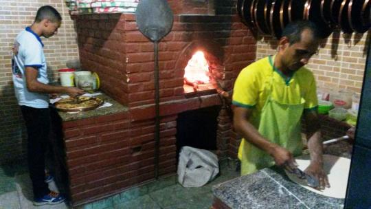 PIZZAS E PICANHAS: A BRASA FORNO À LENHA 