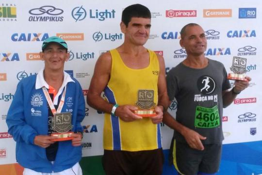 MARATONA DO RIO 2015: TÕE SOBE AO PÓDIO