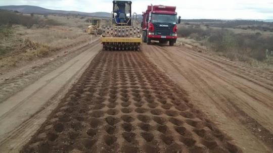 INICIADA RESTAURAÇÃO DA RODOVIA BR 030, TRECHO DE SUSSUARANA A BRUMADO