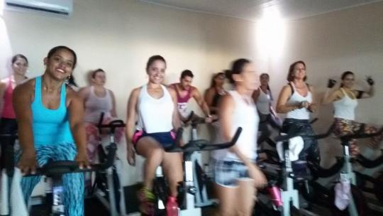 ACADEMIA GYM PARK PARABENIZA PROFISSIONAL DE EDUCAÇÃO FÍSICA PELO SEU DIA 