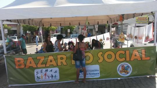 LIVRAMENTO: CRAS PROMOVE BAZAR SOCIAL NA PRAÇA JOÃO MARQUES DE OLIVEIRA