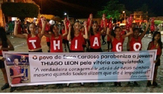 ÉRICO CARDOSO: ATLETA DA CATEGORIA DE BASE DO VITÓRIA É HOMENAGEADO NO DESFILE DE 7 DE SETEMBRO