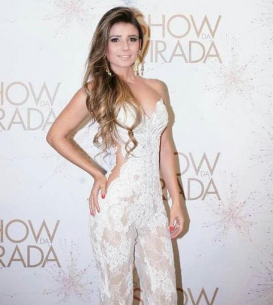 PAULA FERNANDES CONVIDA PARA SHOW EM ABAÍRA VIA REDE SOCIAL