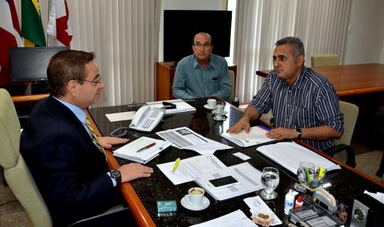 ABAÍRA: PREFEITO JOÃO HIPÓLITO SOLICITA CONSTRUÇÃO DA BARRAGEM DE CAMPINHOS