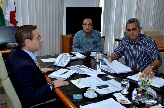 ABAÍRA: PREFEITO JOÃO HIPÓLITO SOLICITA CONSTRUÇÃO DA BARRAGEM DE CAMPINHOS