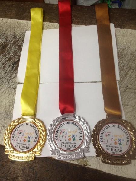 LIVRAMENTO: OLIMPÍADA DE MATEMÁTICA SERÁ REALIZADA EM 05/12/2015 COM PREMIAÇÃO DE R$ 7.000,00; MEDALHAS JÁ FORAM APRESENTADAS