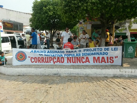 LIVRAMENTO: MAÇONARIA COLETA ASSINATURAS PARA PROJETO DE LEI DE INICIATIVA POPULAR CORRUPÇÃO NUNCA MAIS!