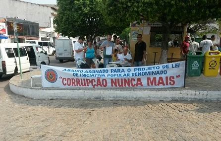 LIVRAMENTO: MAÇONARIA COLETA ASSINATURAS PARA PROJETO DE LEI DE INICIATIVA POPULAR CORRUPÇÃO NUNCA MAIS!