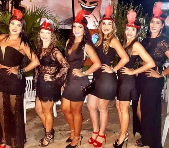 RIO DE CONTAS: BAILE VERMELHO E PRETO ANIMOU A SEXTA DE CARNAVAL