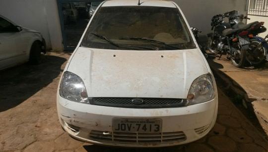 LIVRAMENTO: POLÍCIA MILITAR APREENDE CARRO ABANDONADO COM PLACA ADULTERADA PRÓXIMO AO TERMINAL RODOVIÁRIO