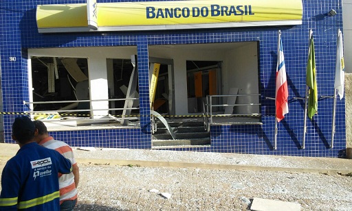 ABAÍRA: ASSALTANTES EXPLODEM AGÊNCIA DO BANCO DO BRASIL