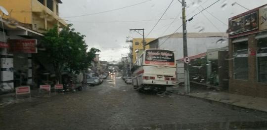 LIVRAMENTO: CHUVA VEIO EM BOA QUANTIDADE NESTA SEGUNDA, PREVISÃO PARA TERÇA (13) É DE 41 MM