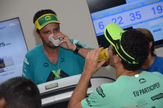 Ultramaratonista brasileiro quebra recorde mundial após correr 827km em 7 dias