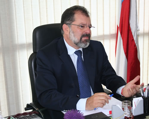 Sem destino: Após anunciar novo voo, Nilo recua, admite permanecer no PDT e se cala