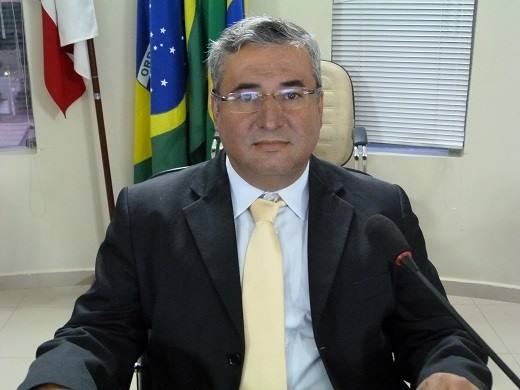 VEREADOR PAULO LESSA PRESTA HOMENAGEM AO DIA DOS ESTUDANTES