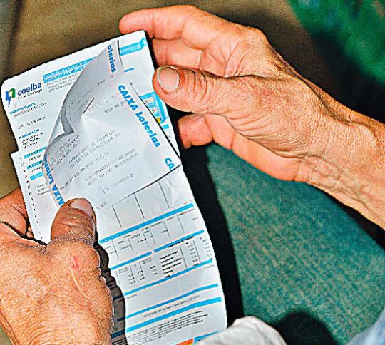 Conta de luz cairá até 20% em abril por cobrança indevida de Angra 3
