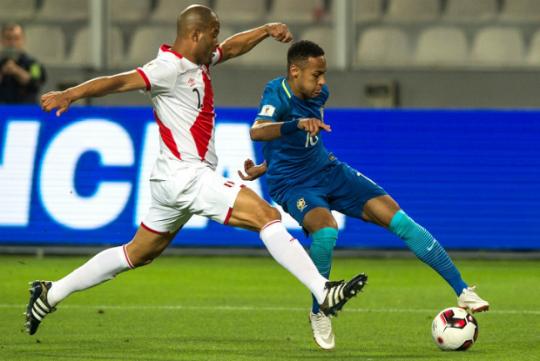 Brasil vence o Peru e segue líder nas Eliminatórias