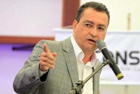 Rui Costa assina Plano de Cargo, Carreira e Vencimentos para médicos na Bahia