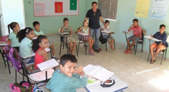 SECRETÁRIO DE EDUCAÇÃO E CULTURA VISITA ESCOLAS
