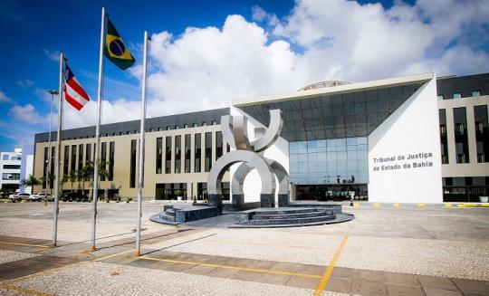 Servidores do Judiciário baiano entram em greve a partir do dia 30