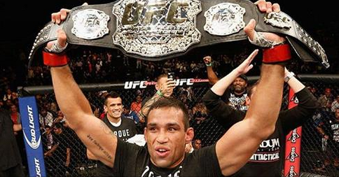Velásquez cai na armadilha, Werdum finaliza e é campeão dos pesados do UFC