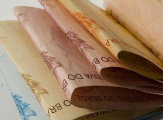 Atraso no pagamento de salários afeta 1,5 milhão de servidores no Brasil