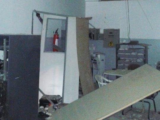 Grupo faz reféns e explode agências de banco e dos Correios na Bahia