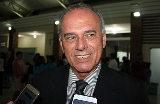 Brumado: Prefeito anuncia que não disputará reeleição e oficializa apoio ao PSB