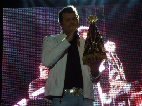 CONFIRA AS FOTOS DO SHOW DO PADRE ALESSANDRO CAMPOS NO CLUBE TIO DEDÉ