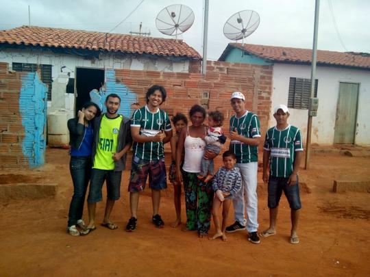 LIVRAMENTO: projeto social da torcida organizada do Palmeiras distribui cestas básicas para famílias carentes no Bairro Benito Gama.