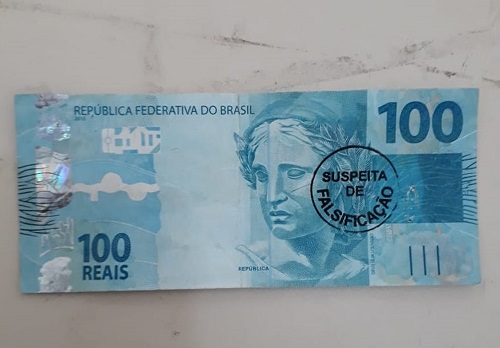 Mulher denuncia ter sacado nota falsa de R$ 100 em agência bancária na Bahia