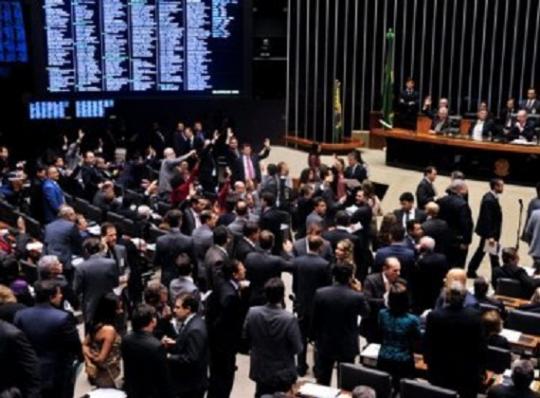 Câmara aprova PEC da Bengala para servidor público