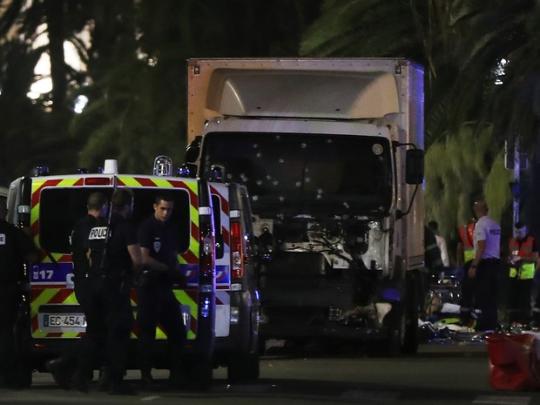 Ataque com caminhão no sul da França deixa ao menos 84 mortos e feridos