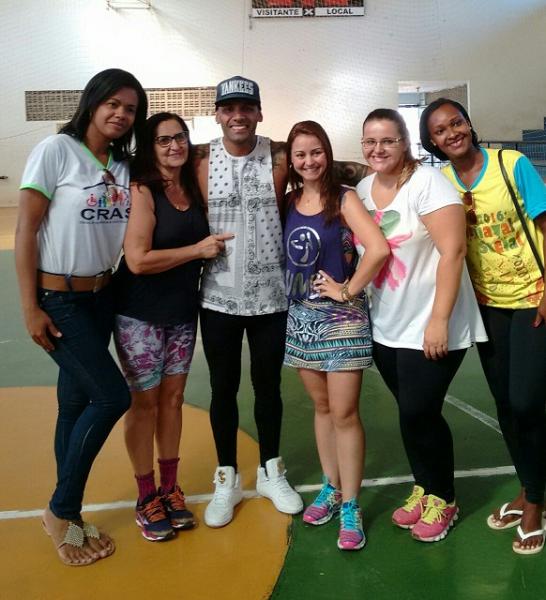 LIVRAMENTO: PREFEITURA REALIZOU AULÃO DE ZUMBA NO GINÁSIO DE ESPORTES